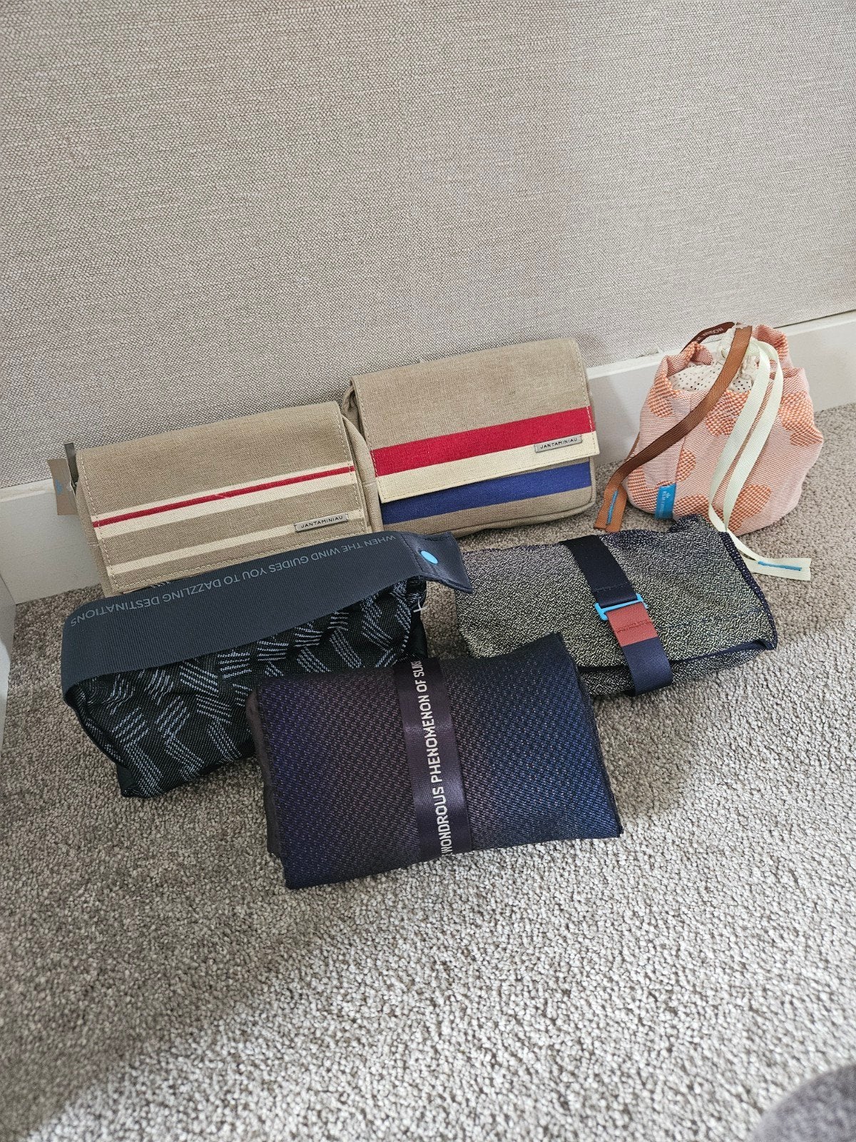 KLM X Envisions tasjes set - Nieuw, Sieraden, Tassen en Uiterlijk, Tassen | Damestassen, Ophalen of Verzenden, Nieuw, Overige kleuren