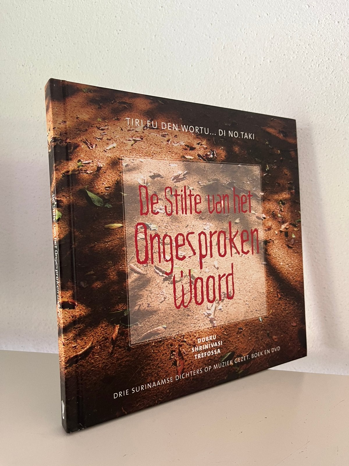 De stilte van het ongesproken woord - boek en dvd - Suriname, Ophalen of Verzenden, Zo goed als nieuw