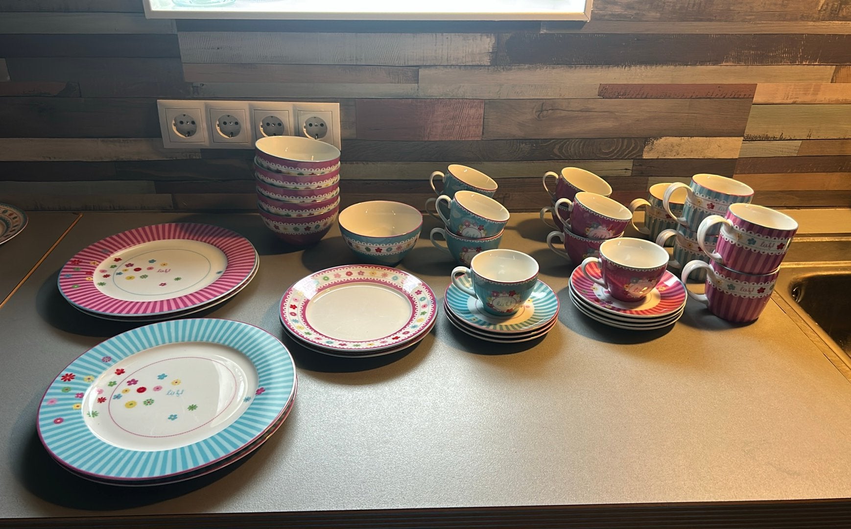Lief Servies blauw en roze, Antiek en Kunst, Antiek | Servies compleet, Ophalen of Verzenden