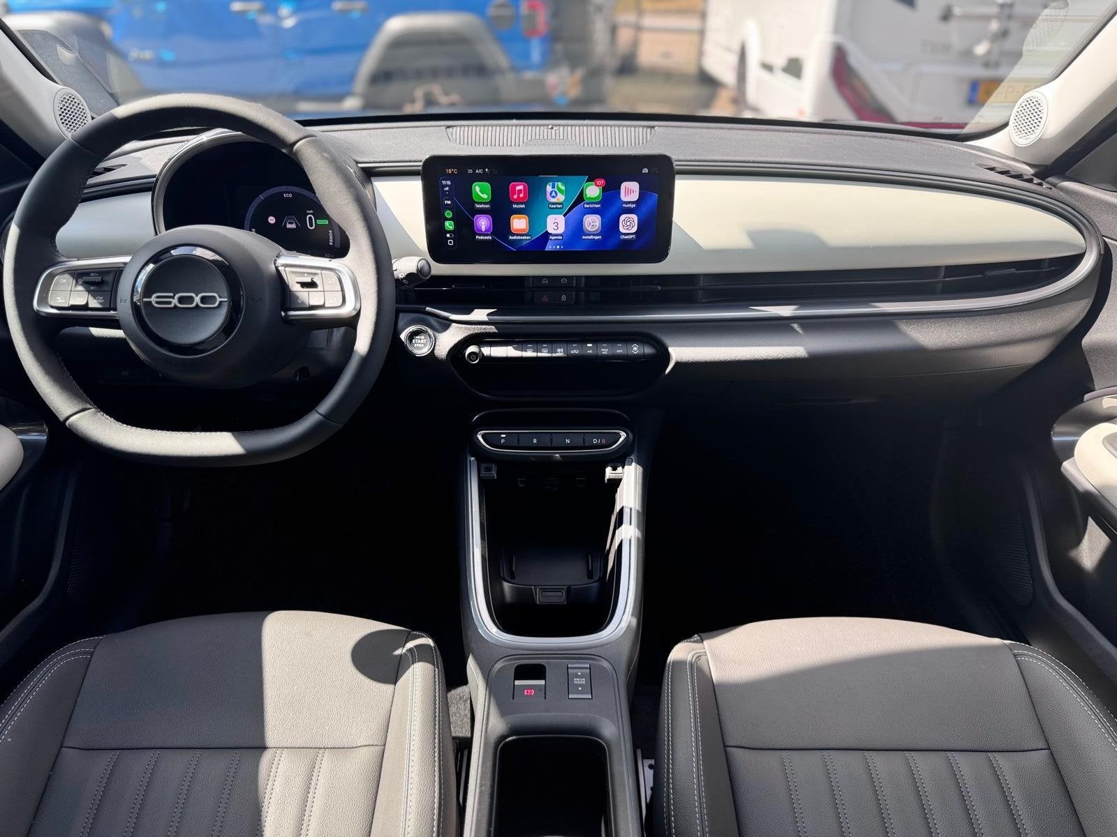 Fiat 600e La Prima 54 kWh | Apple-Android | Stoelmassage | W, Auto's, Fiat, Stof, Gebruikt, 156 pk, Blauw