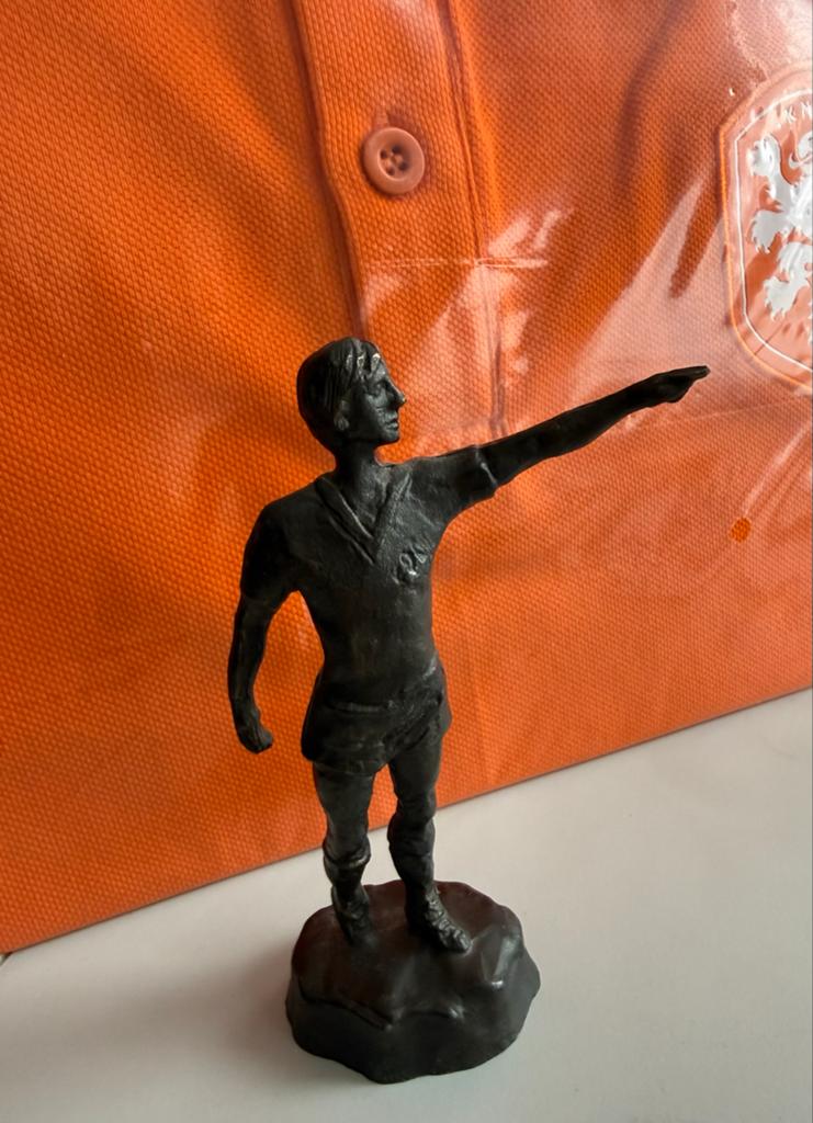 Vintage Bronzen Beeldje Johan Cruijff  Nr. 14 Cruyff Brons, Minder dan 20 cm, Ophalen of Verzenden, Brons, Op sokkel