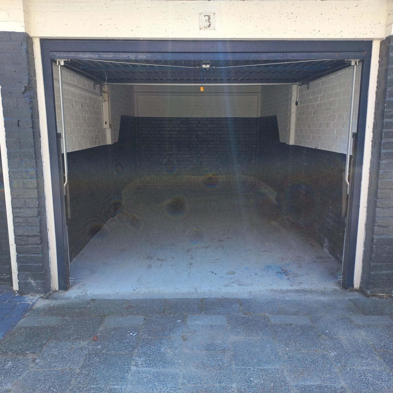 TE HUUR GARAGEBOX ROTTERDAM.