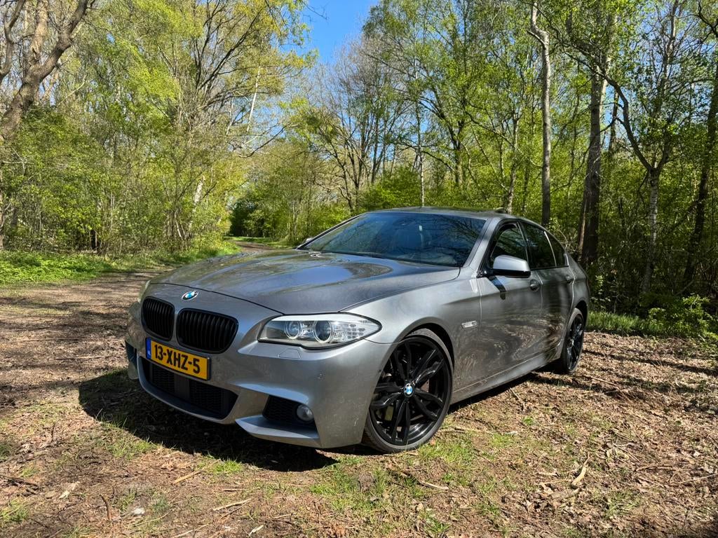 BMW 5-Serie 4.4I XDrive Aut8(f10) 408 pk 2012 Grijs M-Sport., Automaat, 2000 kg, 4395 cc, 120 €/maand