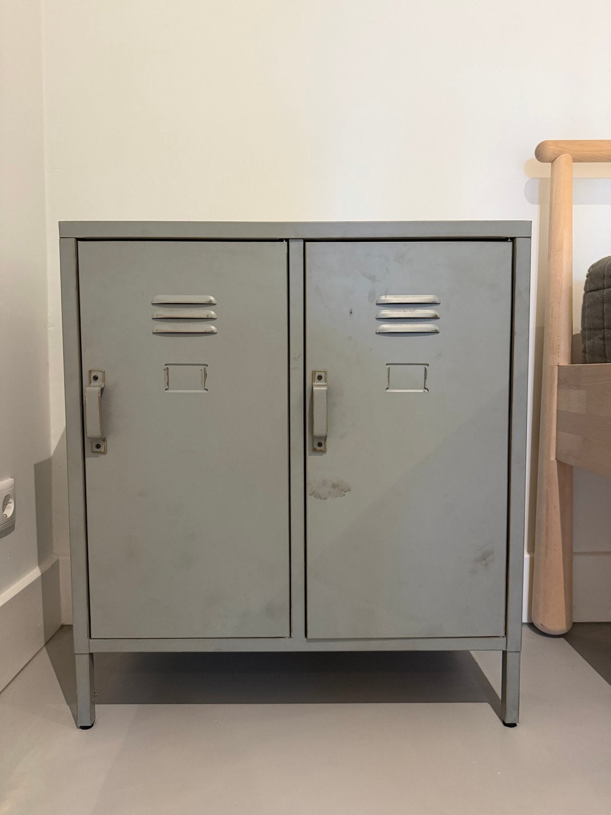 Grijze metalen locker kast met twee deuren, Ophalen, Gebruikt