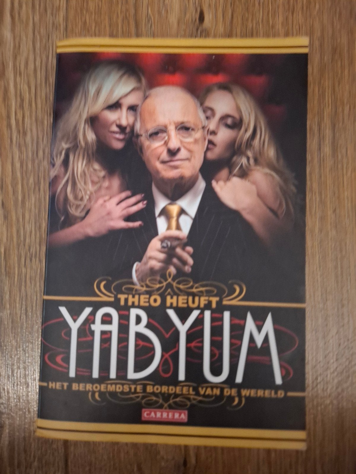 Yabyum - Het beroemdste bordeel van de wereld, Ophalen of Verzenden, Gelezen, Theo Heuft, Nederland