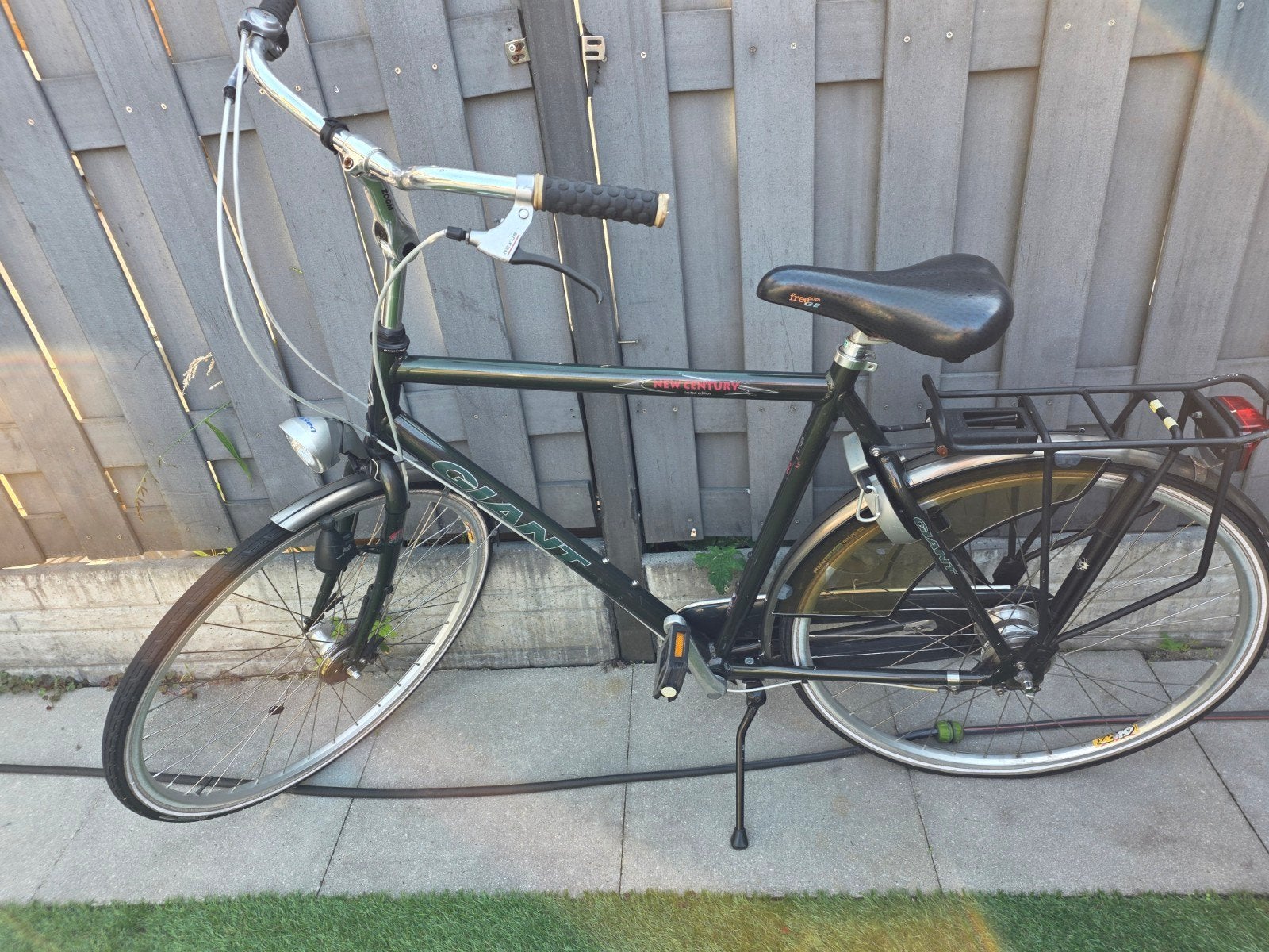 Giant fiets met versnellingen en bagagedrager, Ophalen, Velgrem, Versnellingen, Giant