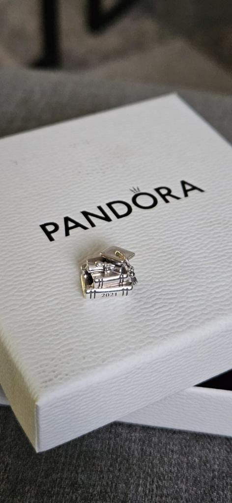 Pandora bedel Graduation Books and Caps 2021 nieuw, Ophalen of Verzenden