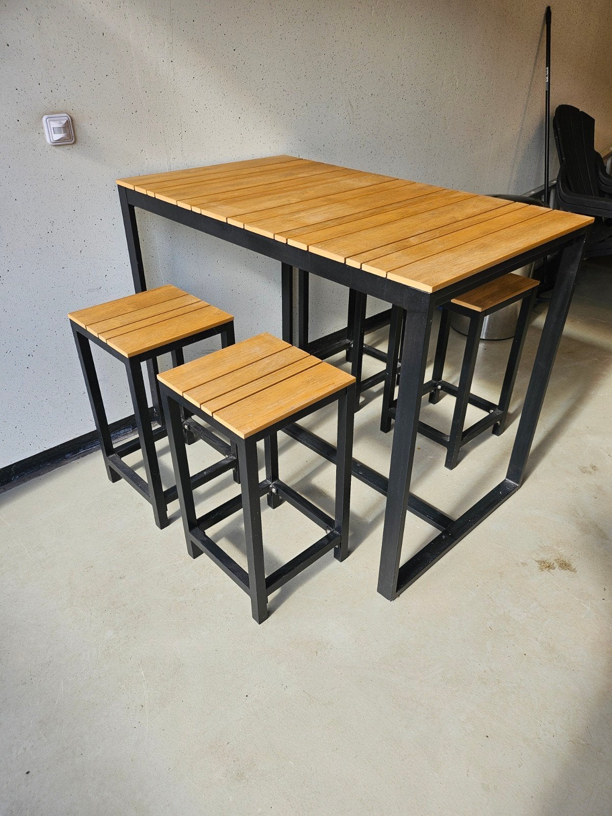 Moderne bartafel met 4 krukken - Zwart metaal & Hout, Ophalen