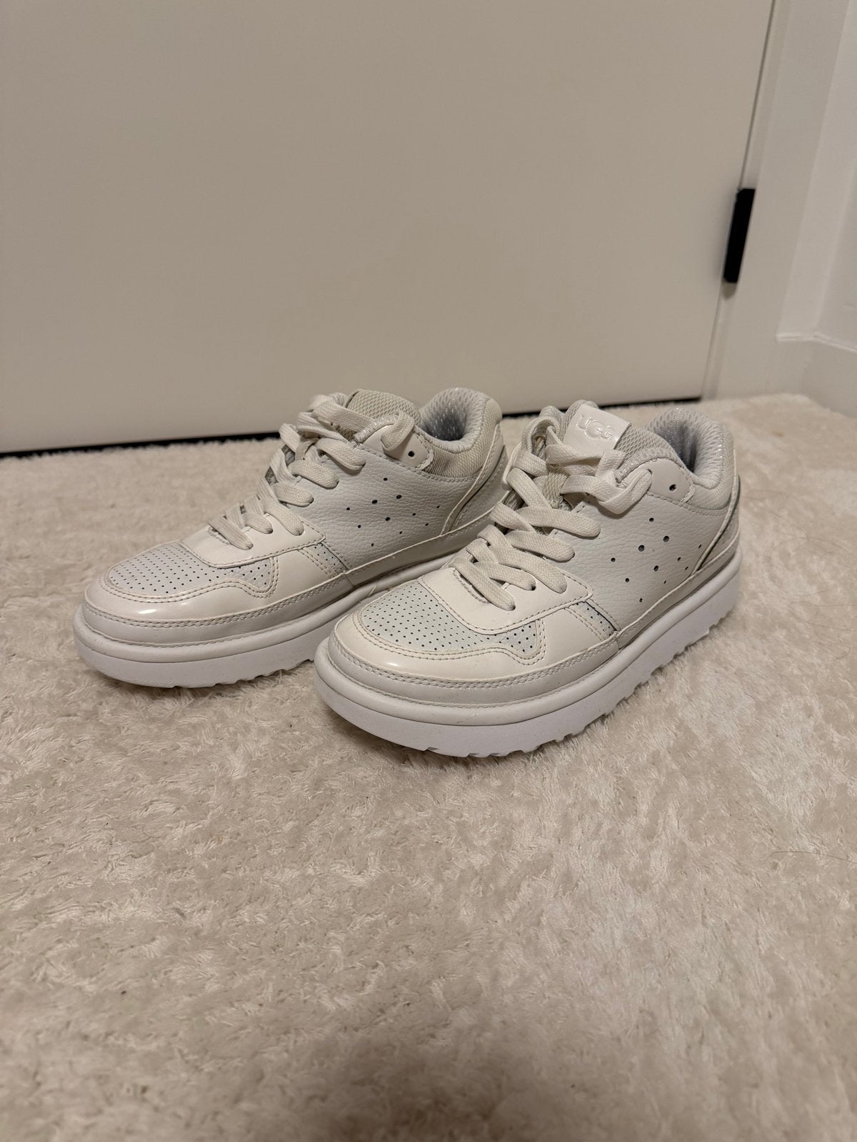 Ugg Schoenen Maat 39 - Zo Goed Als Nieuw, Kleding | Dames, Schoenen, Wit, Ophalen of Verzenden, Sneakers of Gympen, Zo goed als nieuw