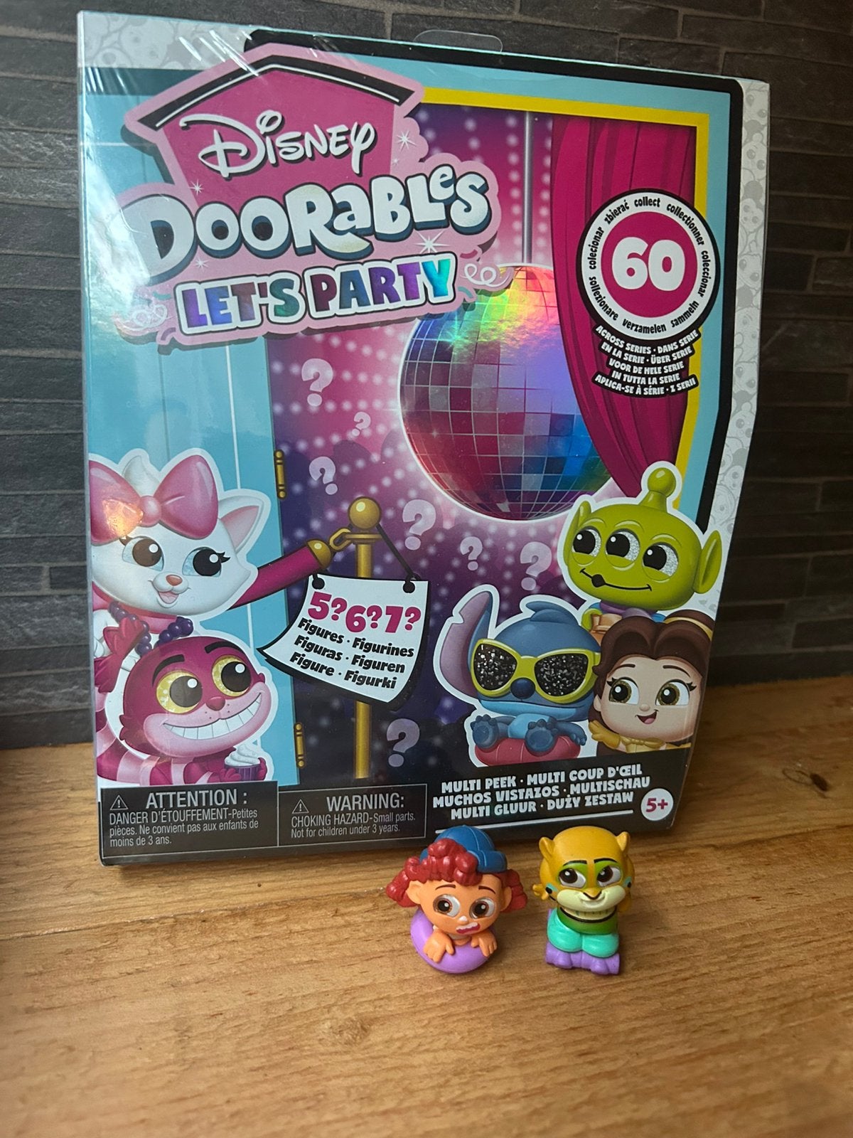 Disney Doorables Let’s Party Multi Peek sealed + 2 figuren, Verzenden, Overige figuren, Zo goed als nieuw, Beeldje of Figuurtje