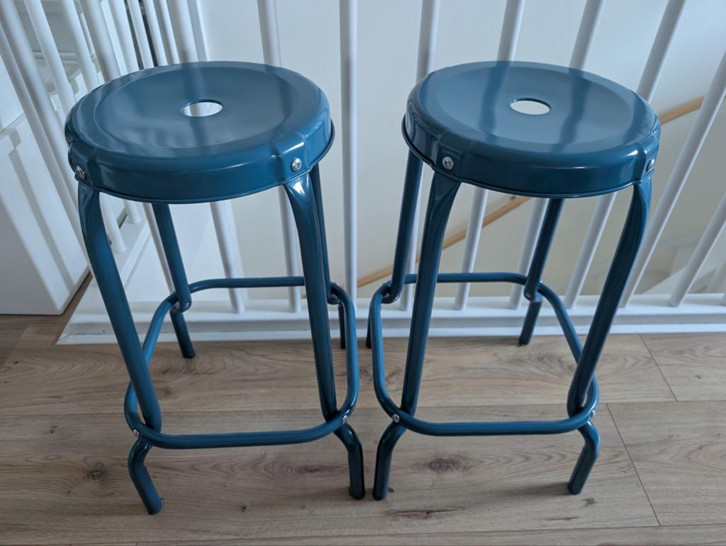 Set van 2 blauwe metalen barkrukken - ikea raskog, Ophalen, 60 tot 90 cm, Zo goed als nieuw, Metaal