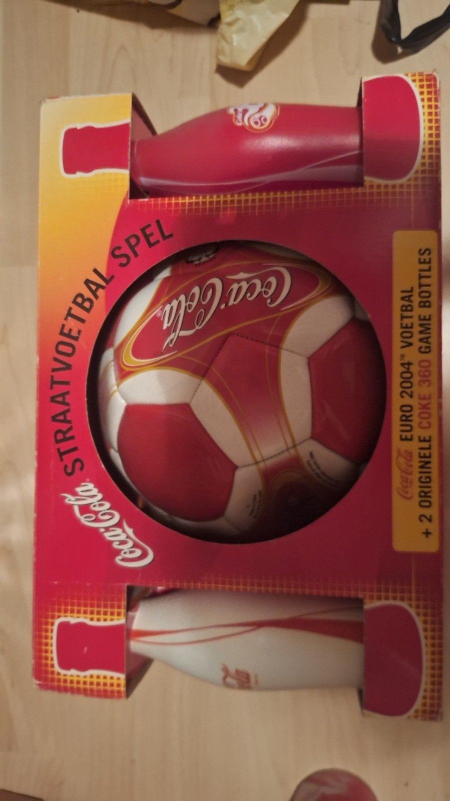 Coca-Cola Euro 2004 Voetbal met 2 Game Bottles, Ophalen, Zo goed als nieuw