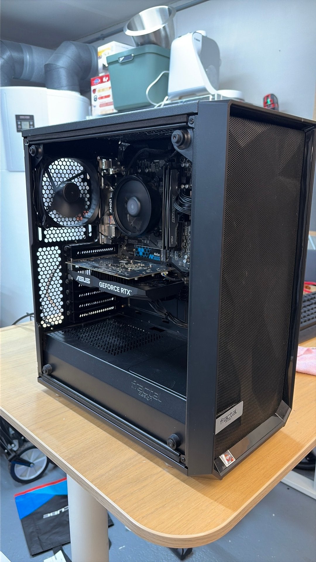 Gaming PC – Ryzen 5 5500 + RTX 3050 | Fractal case |Garantie, Ophalen, Cc, Zo goed als nieuw, Gaming
