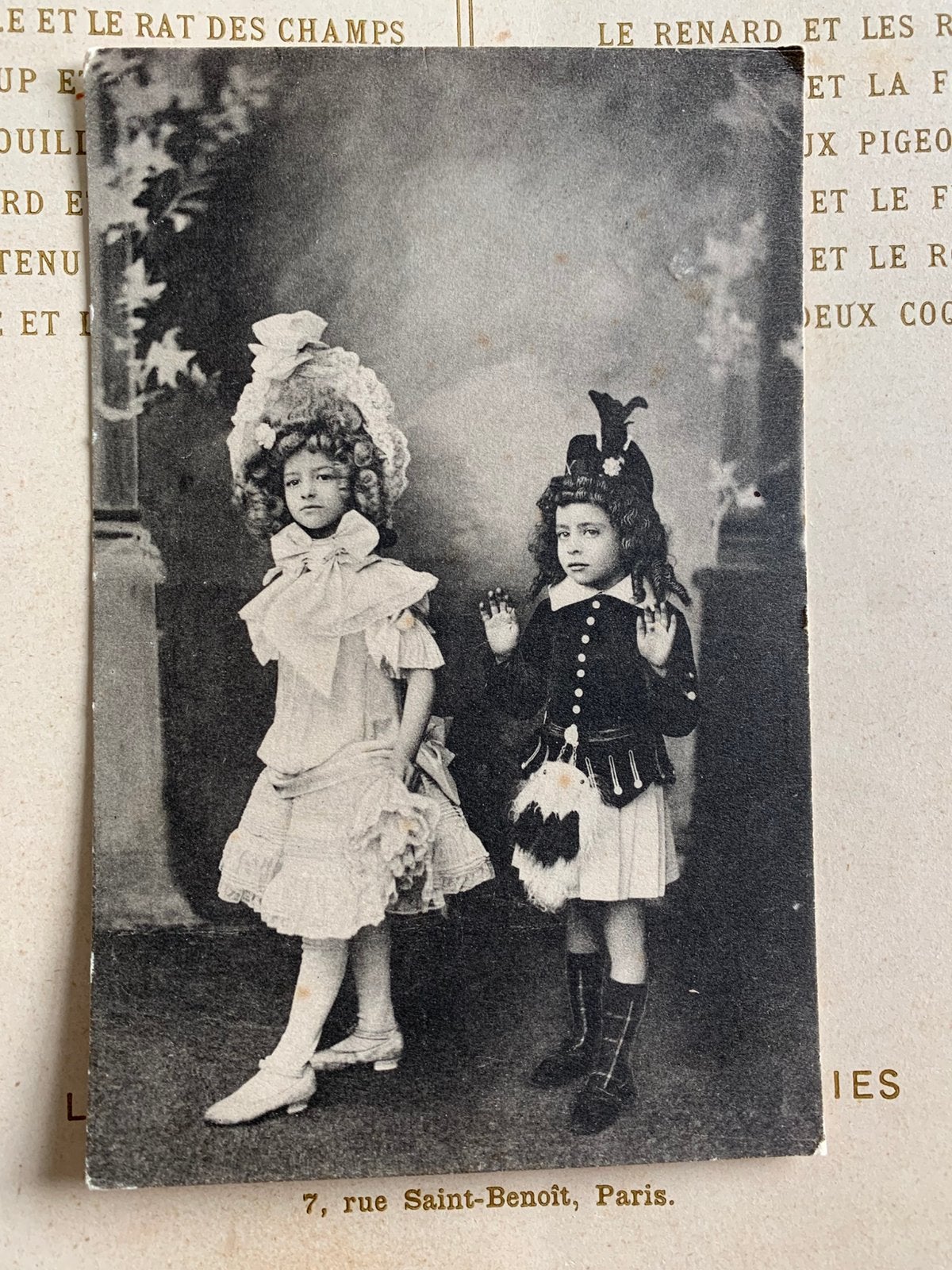 1904 Kindjes in Schotse kleding (AA), Ophalen of Verzenden, Voor 1920, Gelopen, Kinderen