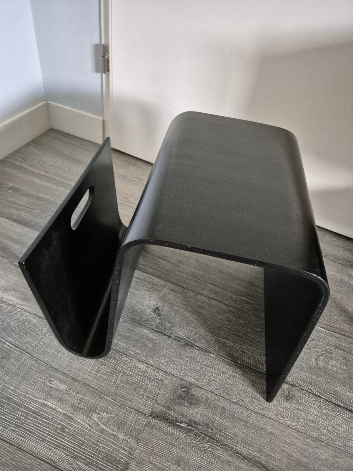 bijzettafel met lectuurbak, Huis en Inrichting, Tafels | Bijzettafels, Ophalen, Overige vormen, Minder dan 55 cm, Minder dan 45 cm