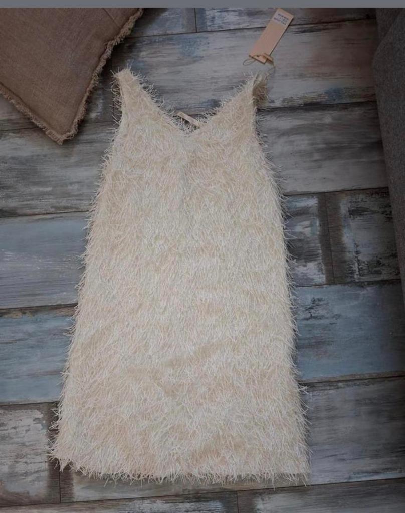 Nieuwe fluffy jurk kaartje eraan gevoerd helemaal, Ophalen of Verzenden, Nieuw, Maat 38/40 (M), Onder de knie