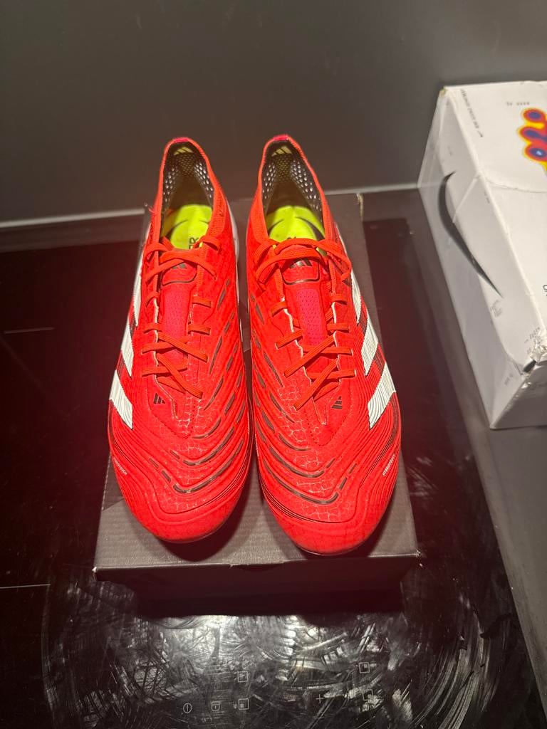 Adidas Predator Elite SG voetbalschoenen, Ophalen, Zo goed als nieuw, Schoenen