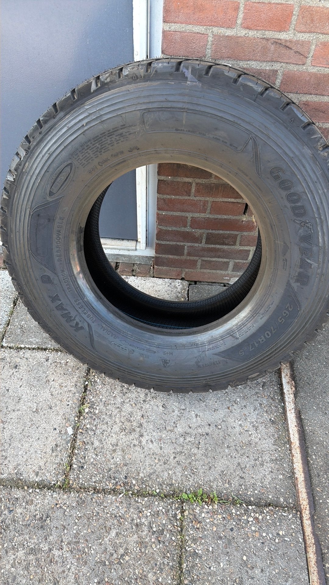 265/70-17,5 goodyear kamax d nieuw 1 stuk, Ophalen, Zo goed als nieuw