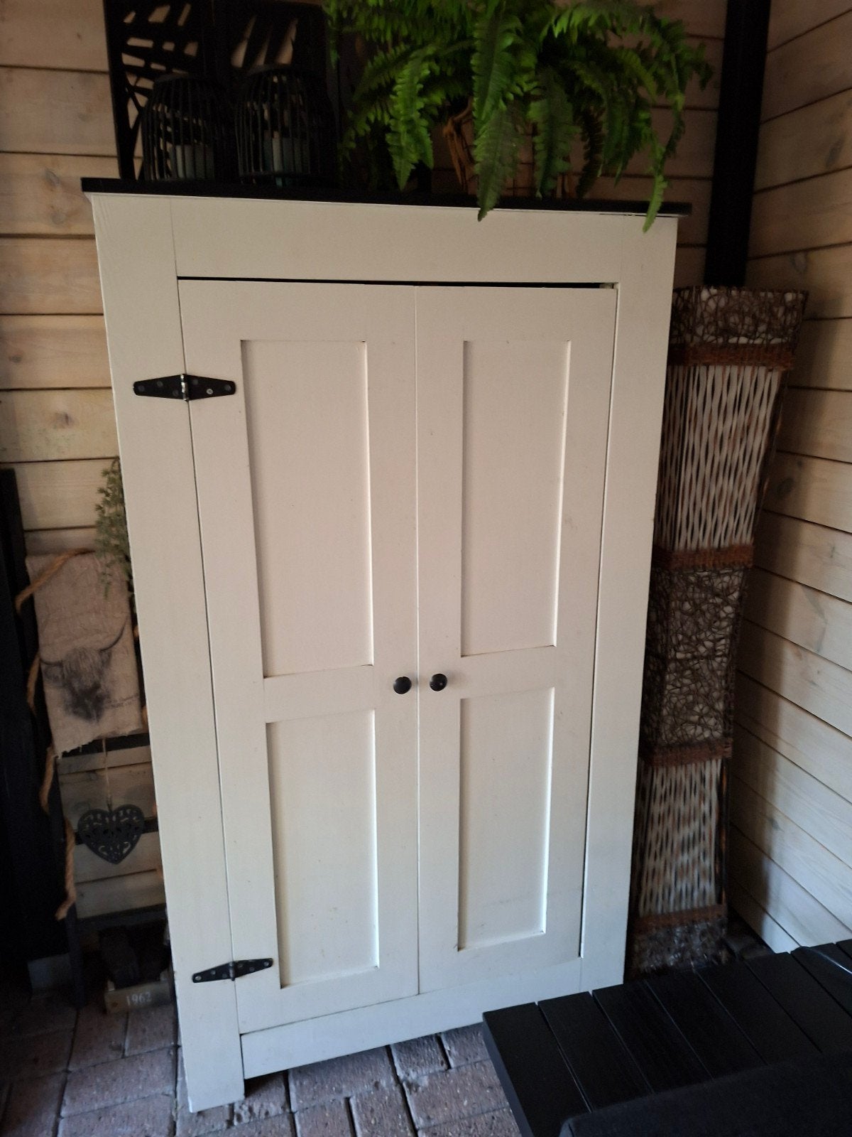 Witte houten legkast met 2 draaideuren., Ophalen, Gebruikt, Hout, Overige typen