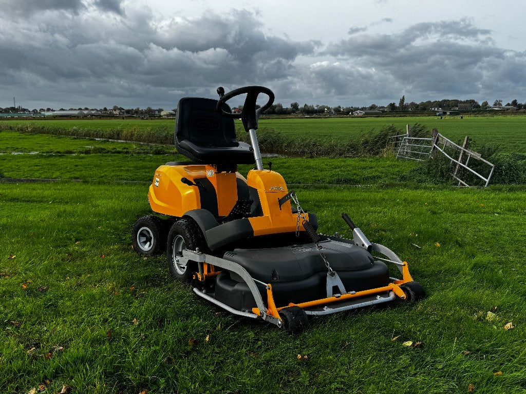 STIGAVilla 14HST zitmaaier | 344cc - 13pk klaargemaakt, Stiga Villa ready HST frontmaaier, Gebruikt, Elektrische starter, Ophalen of Verzenden