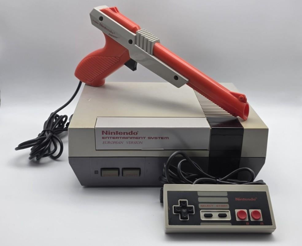 Nintendo NES met Zapper en 1 controller, Spelcomputers en Games, Spelcomputers | Nintendo NES, Gebruikt, Verzenden, /, /