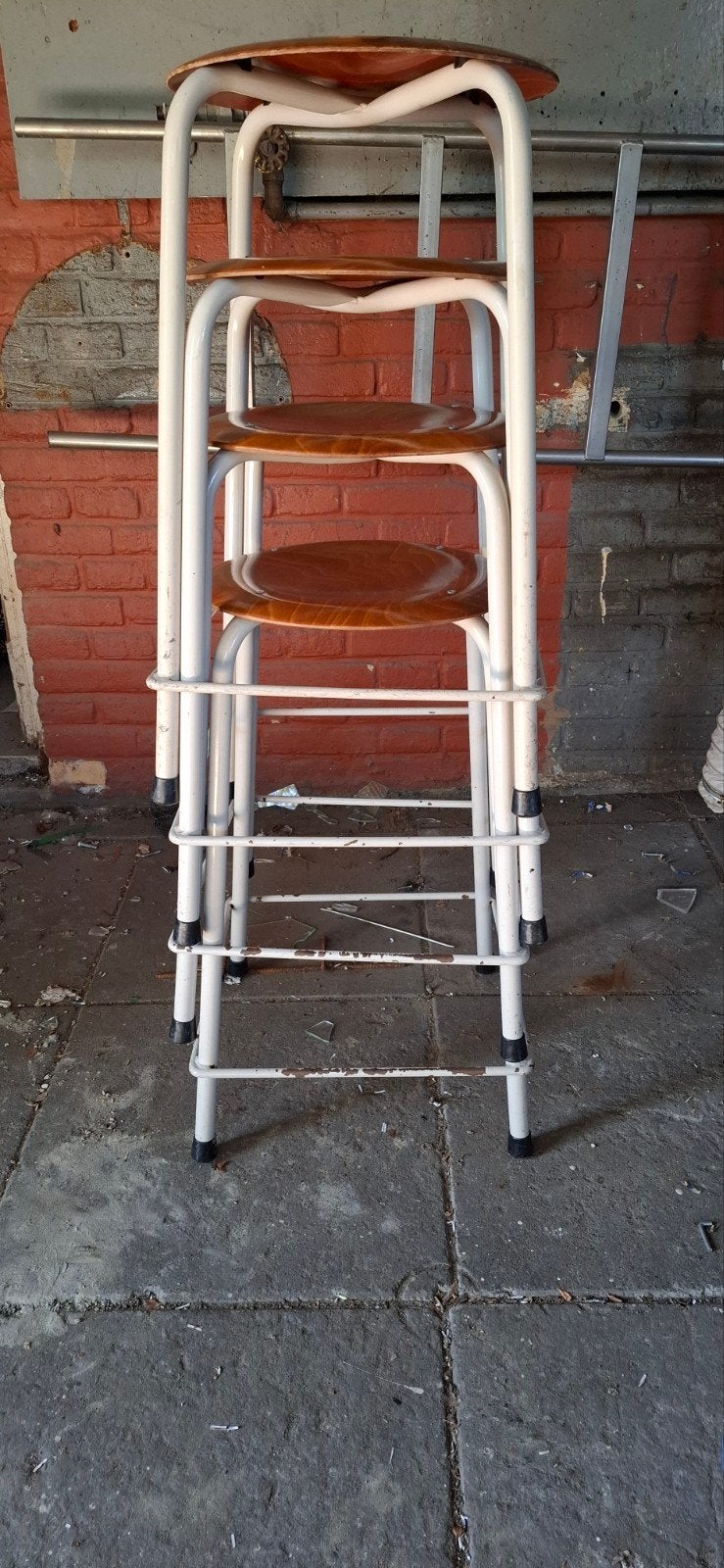 Ahrend vintage krukken / krukken/ industrieele krukken, Ophalen, Gebruikt, Met voetsteun, 4 krukken