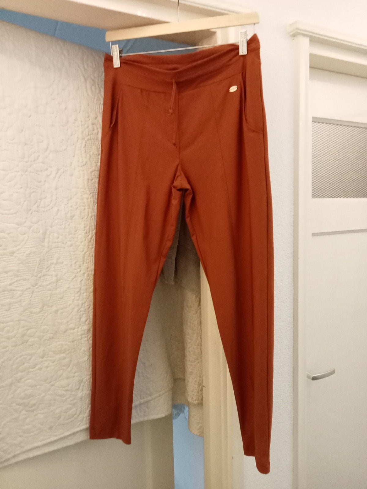 mooie travel broek, cognac kleur, Maat 38/40 (M), Bruin, Nieuw, Ophalen of Verzenden