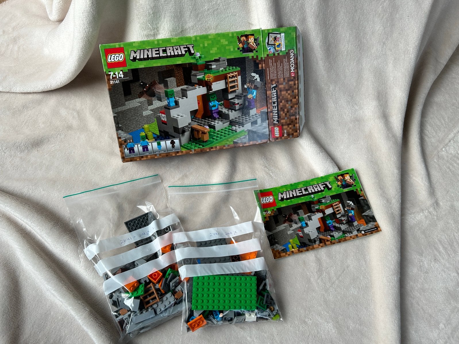 Lego Minecraft 21141 - de zombiegrot, Ophalen of Verzenden, Zo goed als nieuw