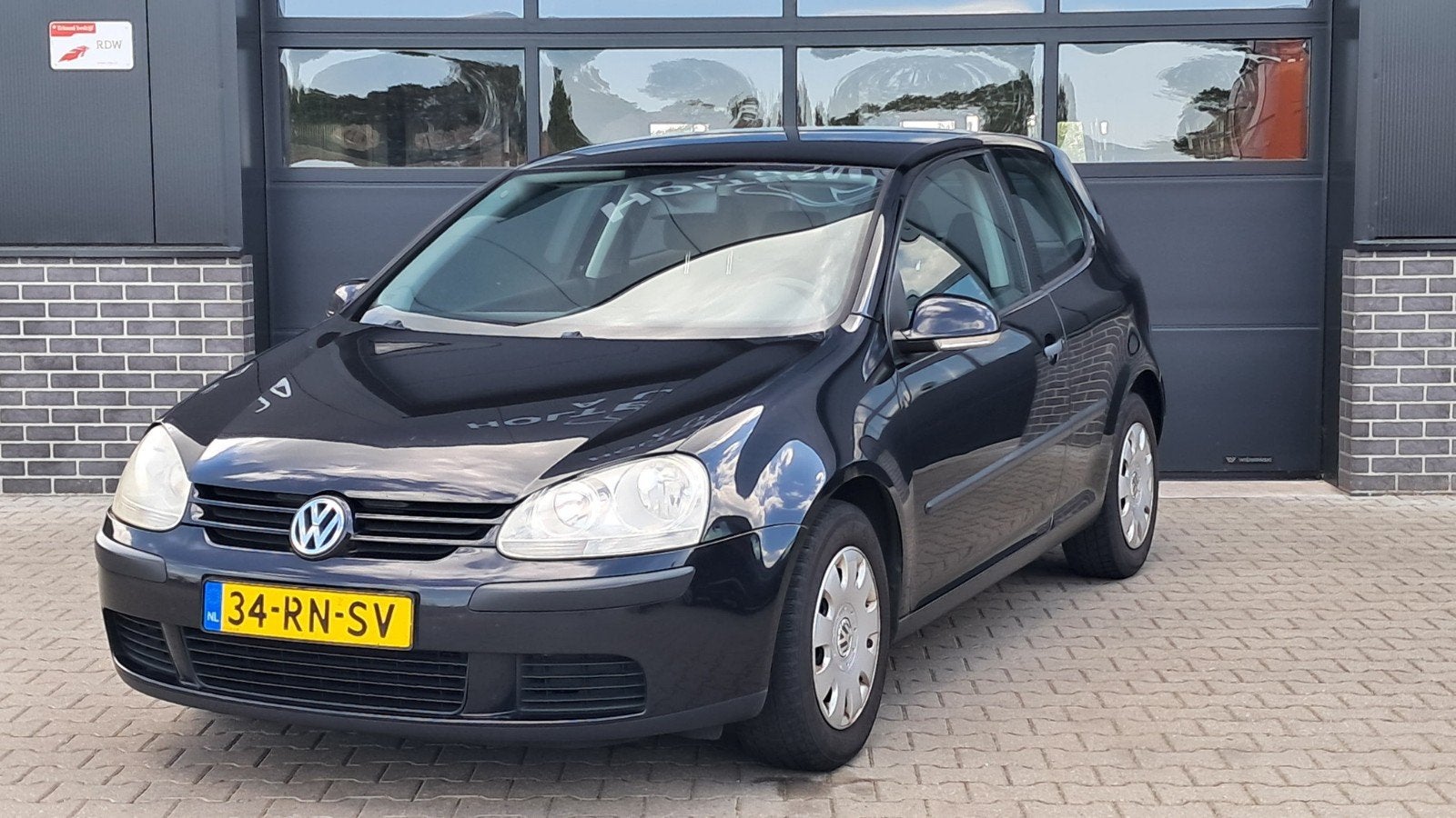 Volkswagen Golf 1.9 TDI 66KW 2005 Zwart nieuwe apk, Auto's, Zwart, 4 cilinders, 1226 kg, Zwart