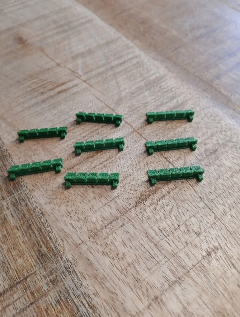 Perronbankjes rood en groen h0, Verzenden