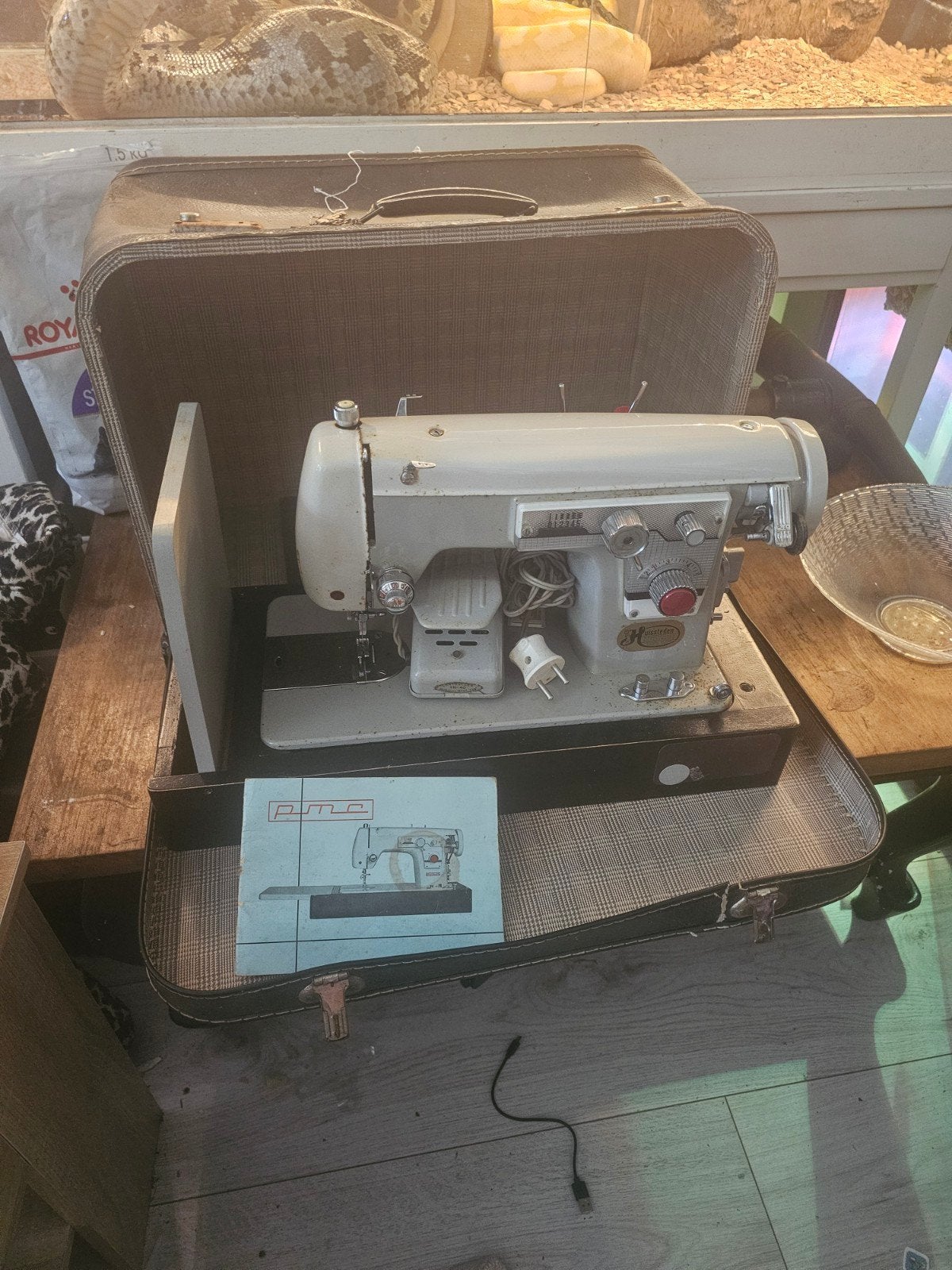Vintage Naaimachine met Koffer - Werkt Perfect, Ophalen of Verzenden, Gebruikt, Naaimachine, Overige merken
