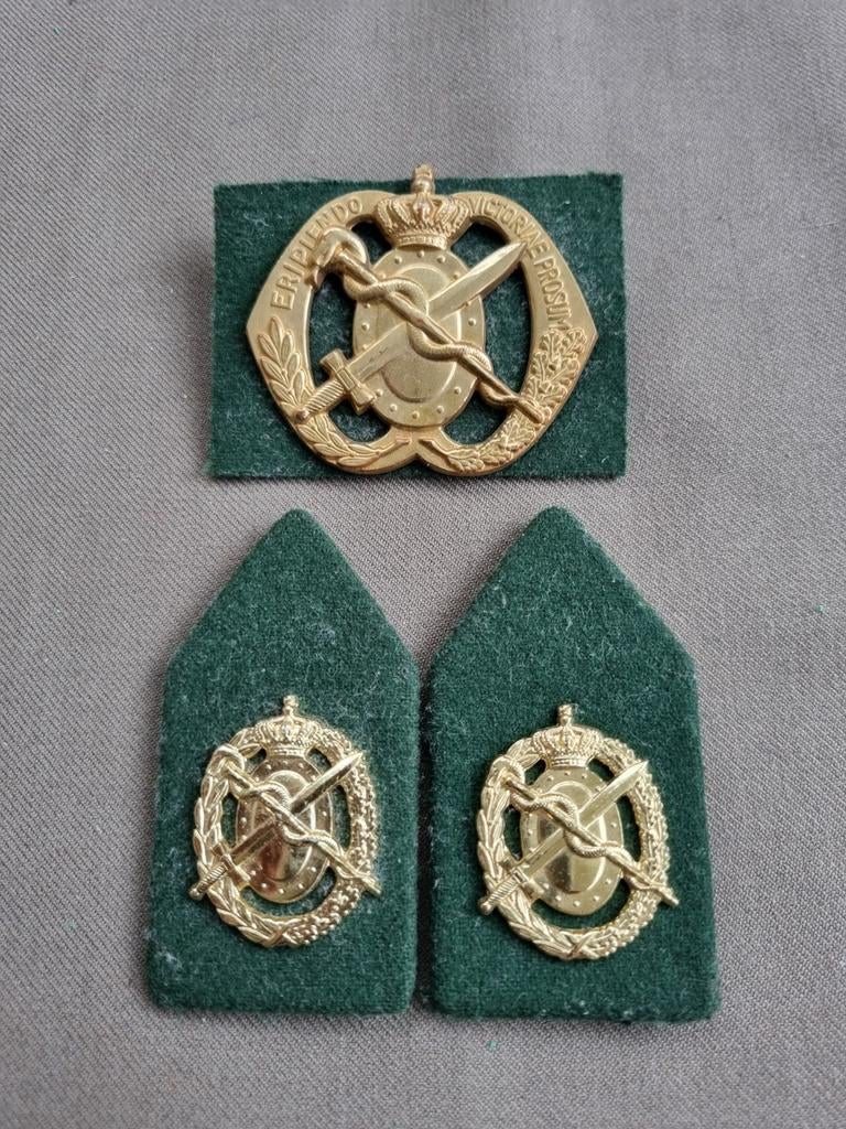Setje militair geneeskundige dienst (natosluiting), Ophalen of Verzenden, Landmacht, Nederland, Embleem of Badge