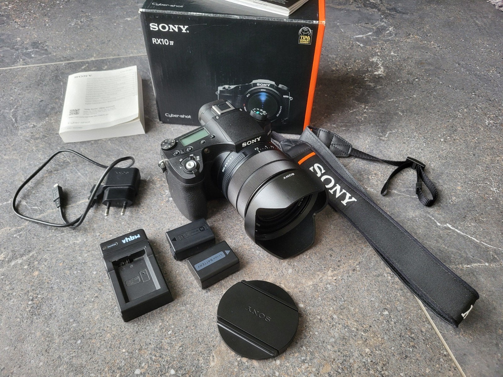 Sony RX10 MK 4 - High-end bridgecamera met 24-600mm lens, Audio, Tv en Foto, Fotocamera's Digitaal, Kantelbaar/draaibaar scherm