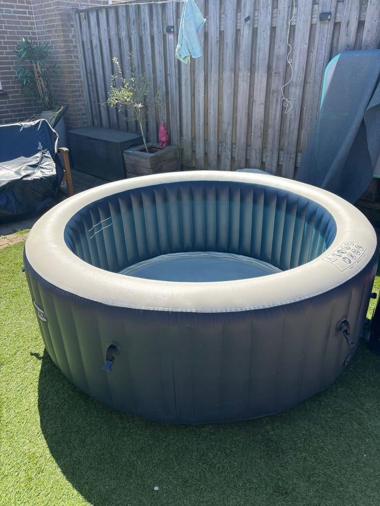 Opblaasbare jacuzzi, Ophalen of Verzenden, Gebruikt, Afdekzeil, Opblaasbaar