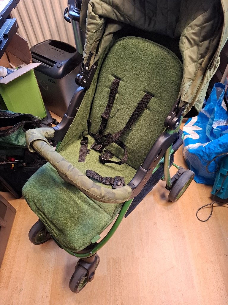 buggy groen gevlekt, Kinderen en Baby's, Buggy's, Ophalen, Zo goed als nieuw, Overige merken, Verstelbare rugleuning