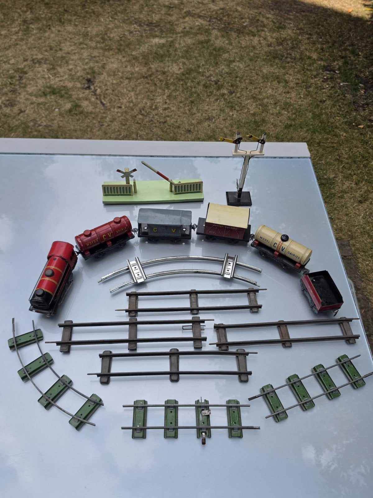 Oude blikken speelgoed Chad Valley trein locomotief 10063, Ophalen of Verzenden