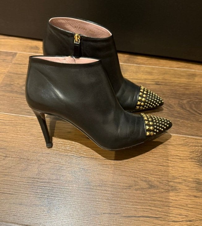 100% Originele - GUCCI - Hakken | Laarzen met Studs • 38,5, Ophalen of Verzenden, Zo goed als nieuw, Zwart, Lage of Enkellaarzen