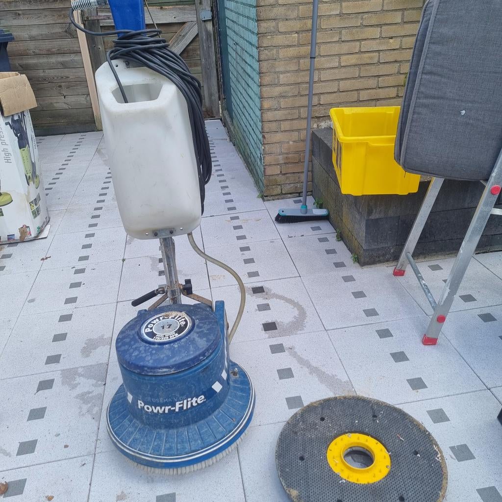 Powr-Flite 17" Vloerschrobmachine / Boenmachine, Doe-het-zelf en Verbouw, Reinigingsmachines, Verzenden, Gebruikt, Schrobmachine