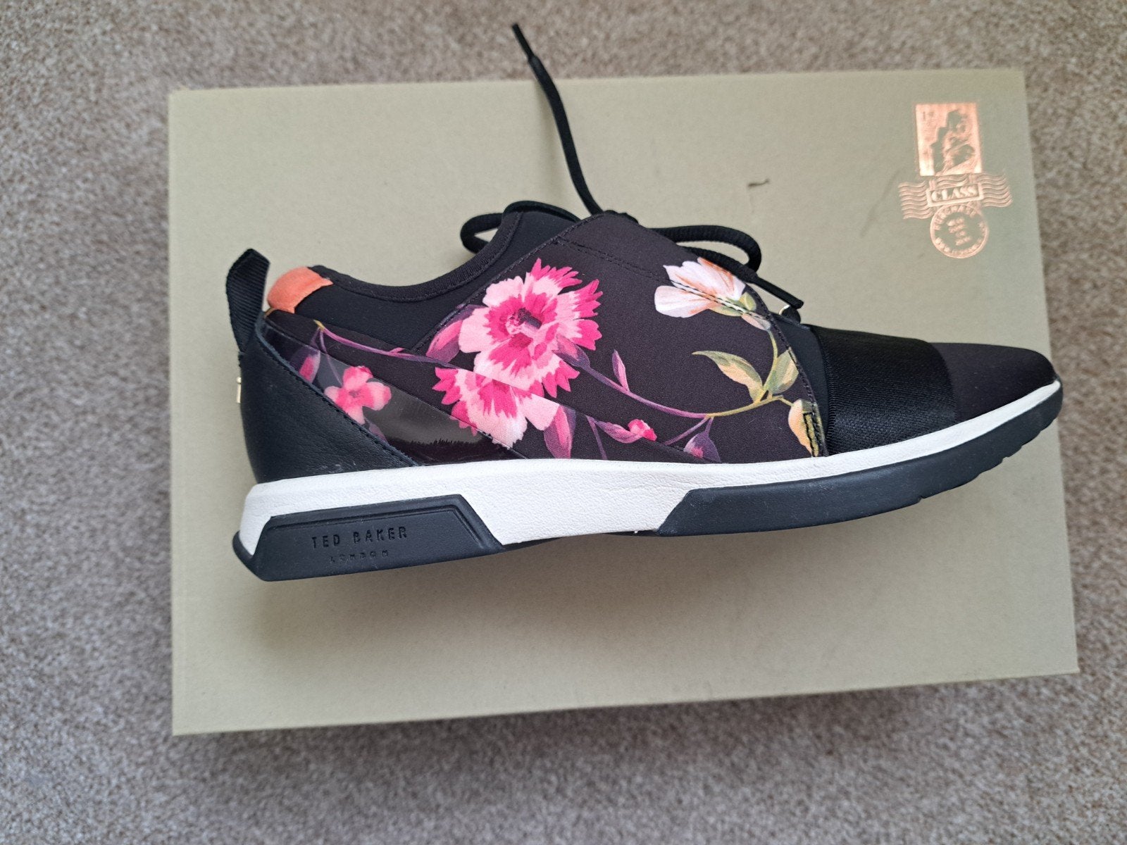 NIEUW Ted Baker sneakers zwart maat 38 met bloemenprint, Ophalen, Zwart, Nieuw, Sneakers of Gympen