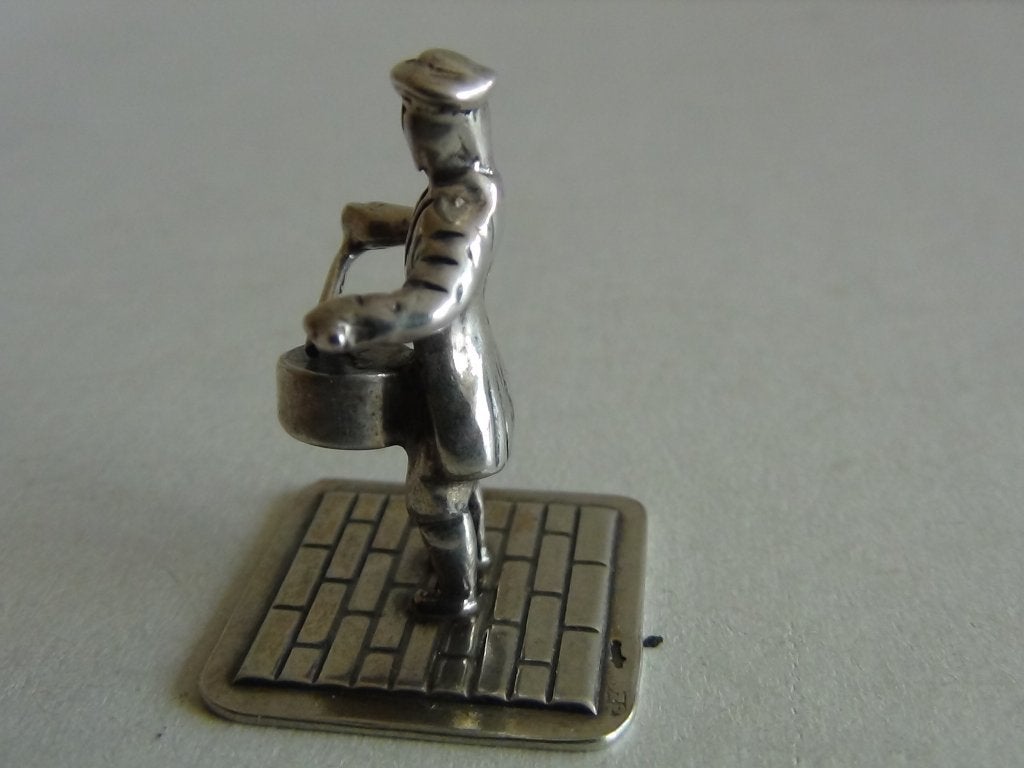 Miniatuur zilver Ei20 muziek trommelaar zilveren miniaturen, Antiek en Kunst, Verzenden, Zilver