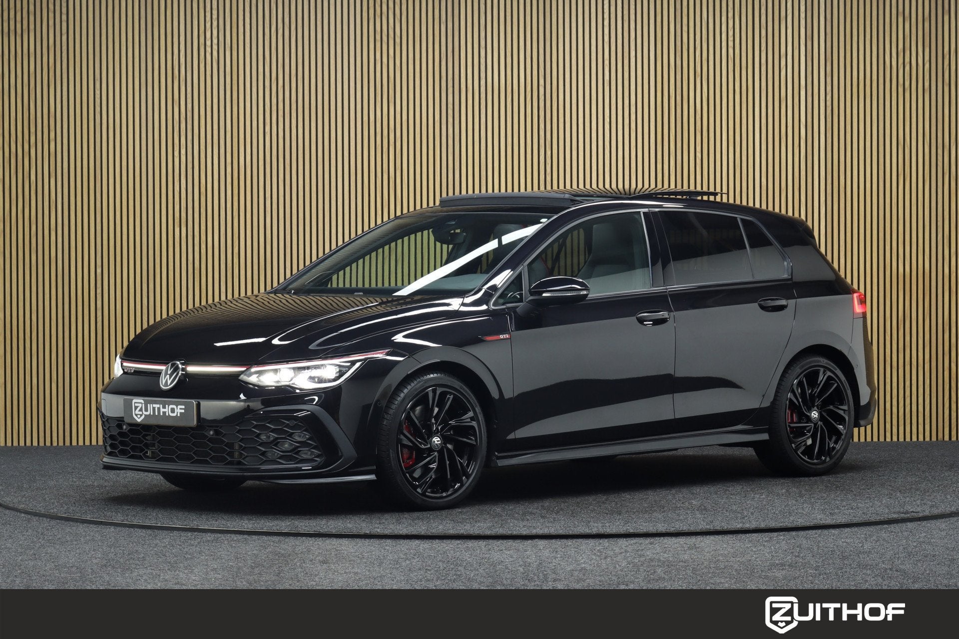 Volkswagen Golf 2.0 TSI GTI | Panoramadak | Inklapbare Trekh, Euro 6, 4 cilinders, Zwart, Grijs