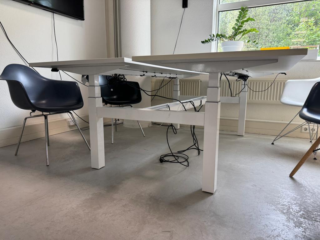 Actiforce tafel dubbel (twee), Ophalen, Elektrisch, Zo goed als nieuw, Zit-sta bureau