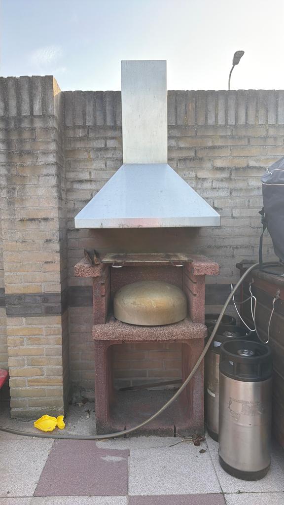 Buiten BBQ met afzuigkap, Ophalen, Gebruikt, Houtskool, Vrijstaand