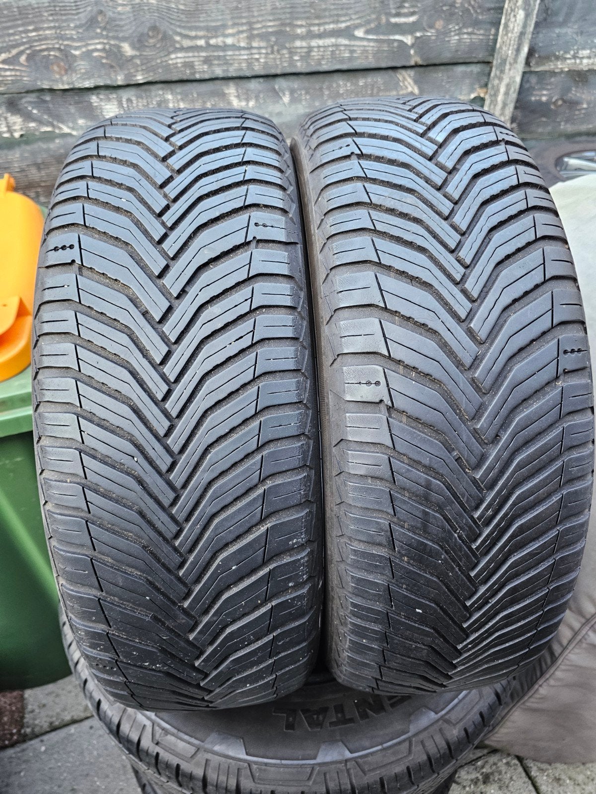 2x 205 60 16 Michelin Cross Climate 2, Ophalen, Gebruikt