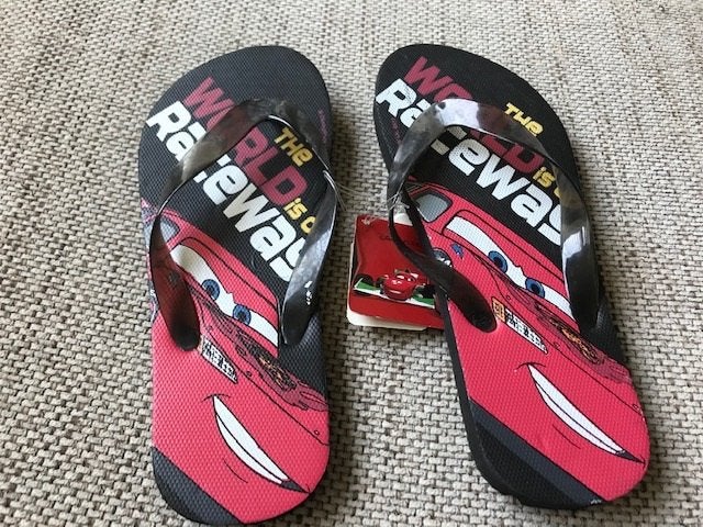 Cars mcqueen teenslippers maat 33/34 nieuw, Ophalen of Verzenden, Nieuw, Jongen of Meisje, Overige typen