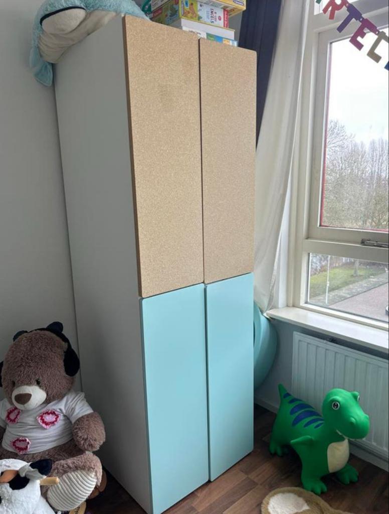 IKEA KALLAX kast met 4 deuren, wit/lichtblauw/hout, Zo goed als nieuw, 150 tot 200 cm, 25 tot 50 cm, Overige houtsoorten