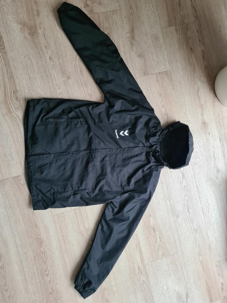 Zwarte voetbaljas windjack Hummel maat S, Ophalen of Verzenden, Zo goed als nieuw, Zwart