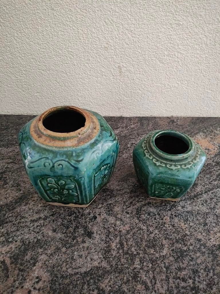 Set van twee Chinese Shiwan gemberpotten groen glazuur, Ophalen