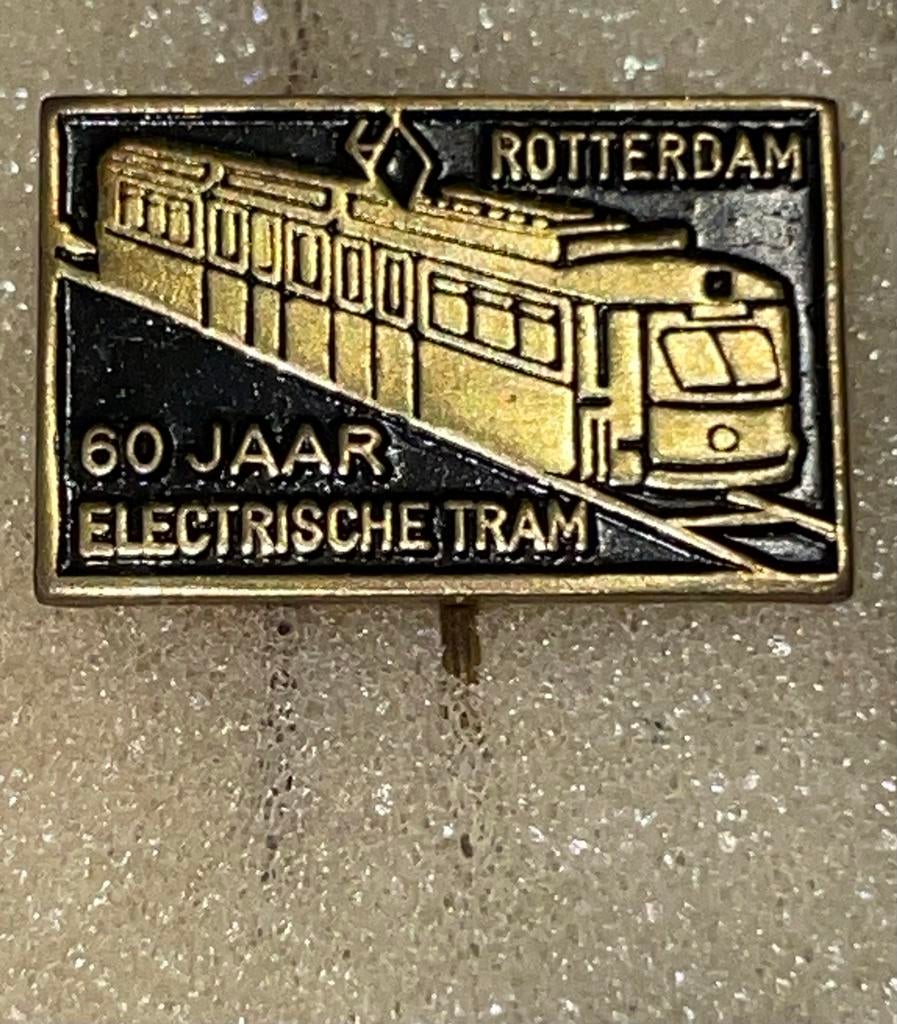 Speldje 60 Jaar Electrische Tram Rotterdam, Ophalen of Verzenden, Gebruikt, Transport, Speldje of Pin