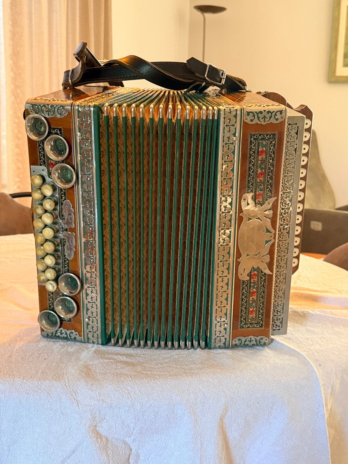 Novak Harmonica, Gebruikt, 32-bas, Met koffer, Knopaccordeon
